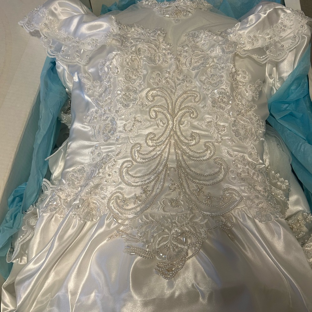Wedding gown